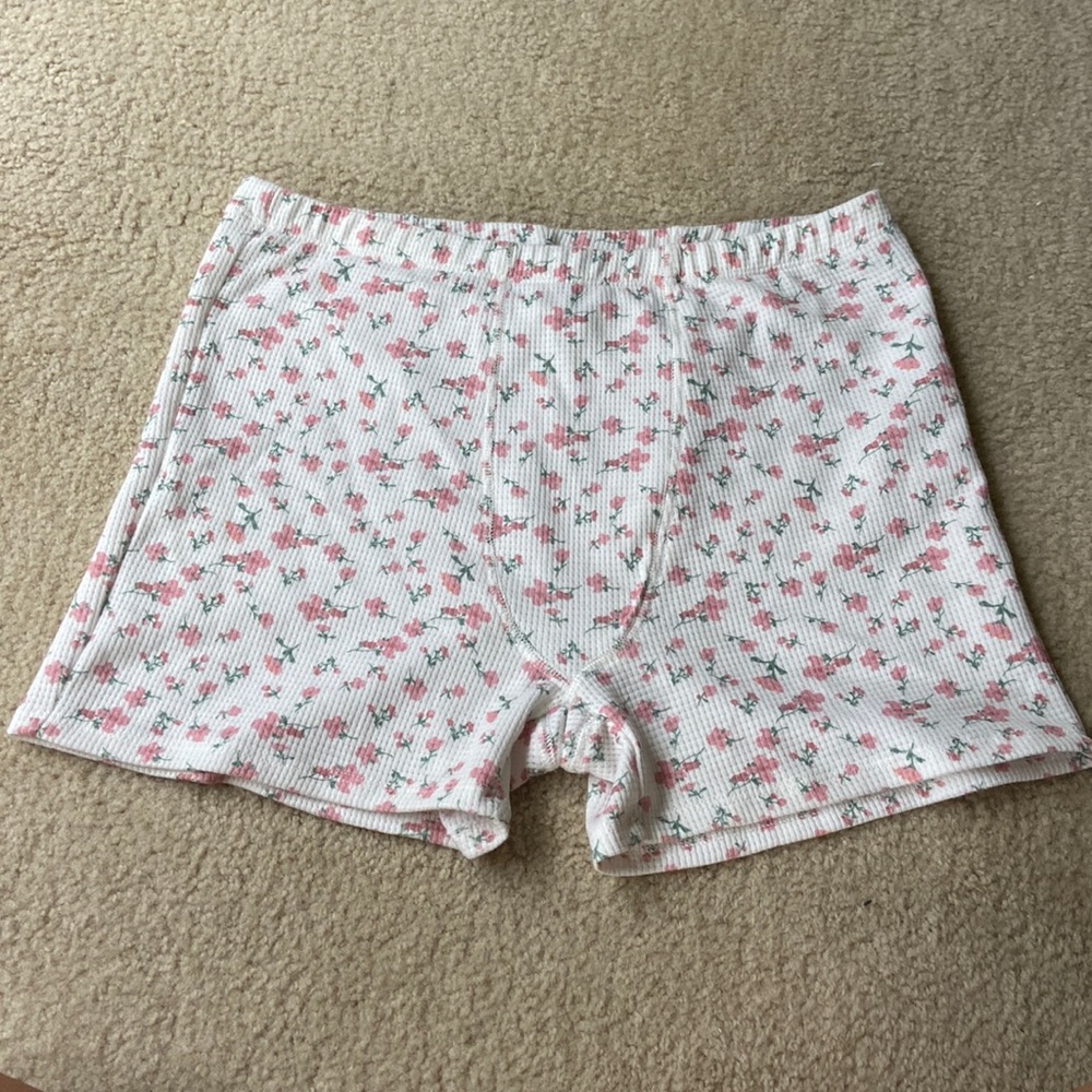 EDIKTED waffle material floral shorts